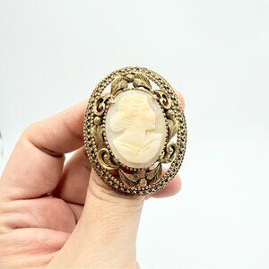 Vintage Florenza Gold Tone Filigree Carved Shell Cameo Brooch